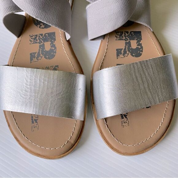 SOREL Ella Metallic silver gray Leather flats sandals size 7.5 Never Worn! - Picture 3 of 10